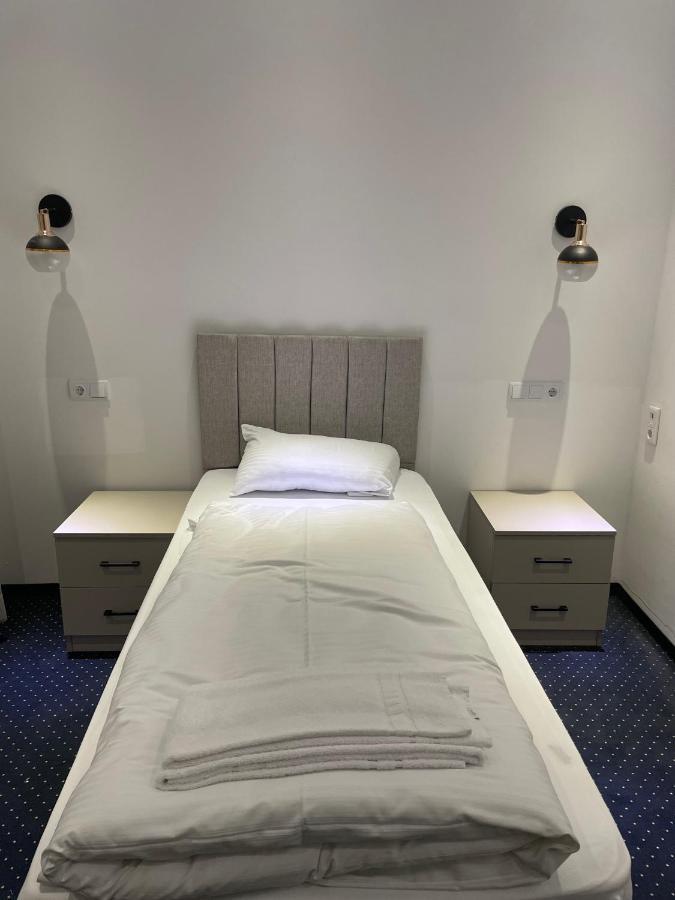 Gastpark Hotel Манчинг Екстериор снимка