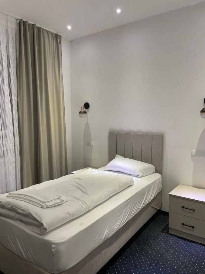 Gastpark Hotel Манчинг Екстериор снимка