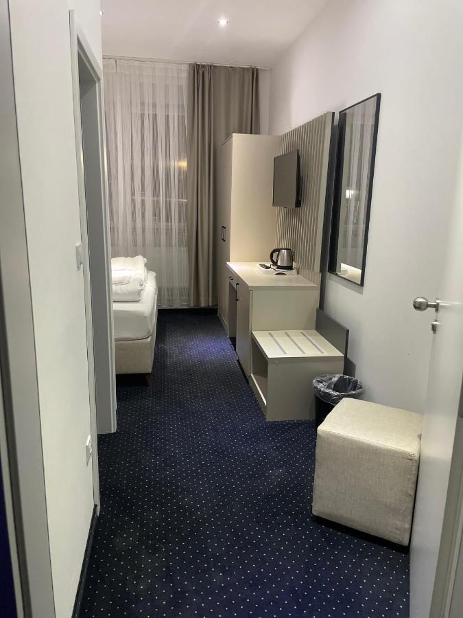 Gastpark Hotel Манчинг Екстериор снимка