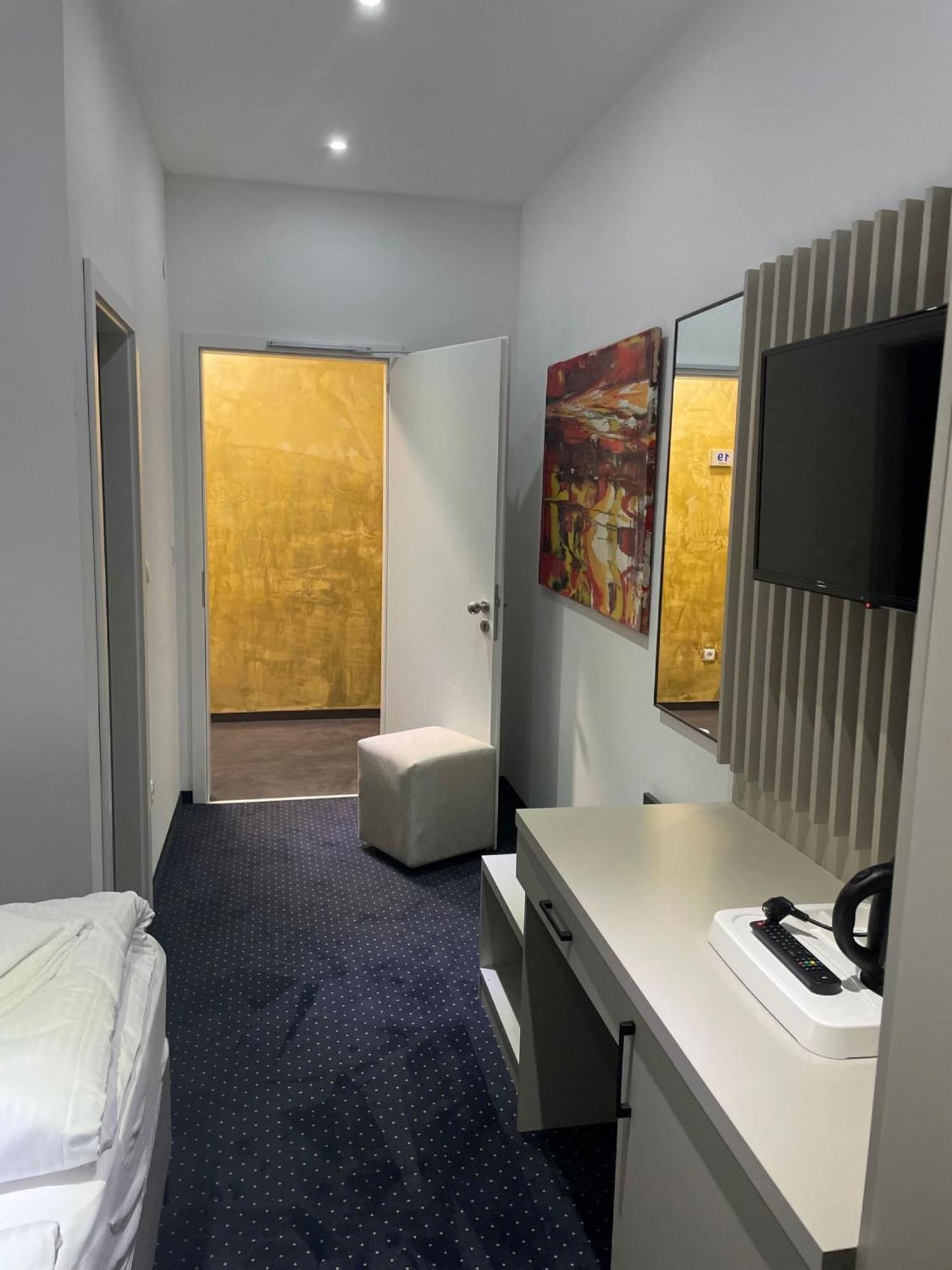 Gastpark Hotel Манчинг Екстериор снимка